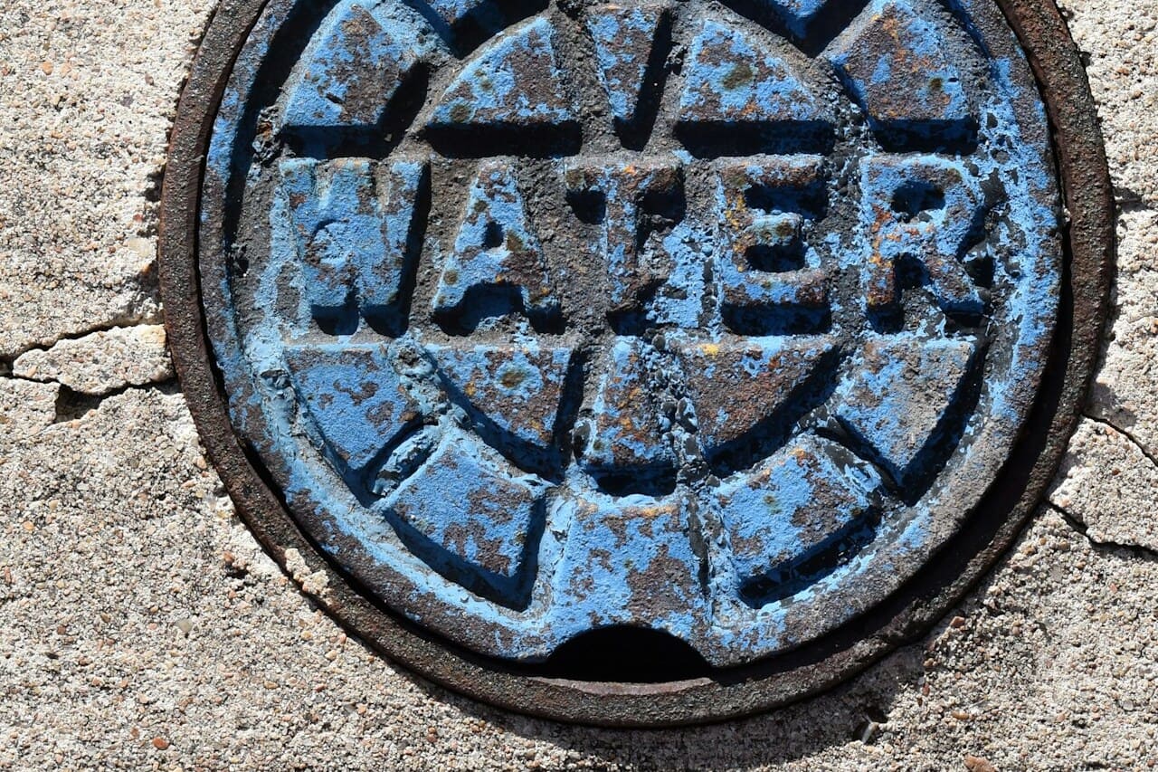 Water pipe drainage cover